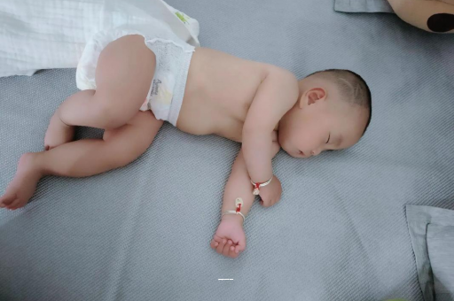 六盘水宝宝上火有眼屎